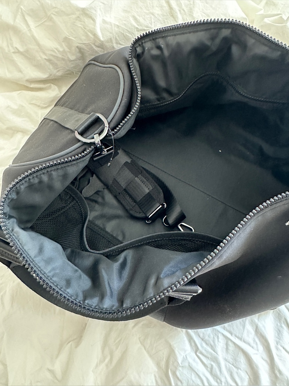 Alo Traverse Duffle NWOT - Picture 3 of 3